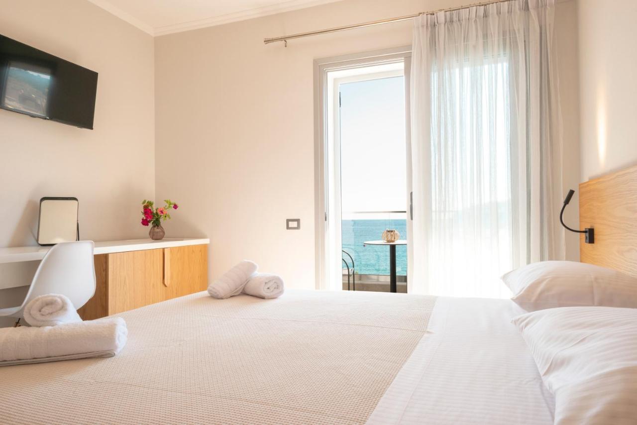 Sonar En El Mar Bed & Breakfast Himare Bagian luar foto